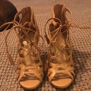 Jessica Simpson - super cute heels !